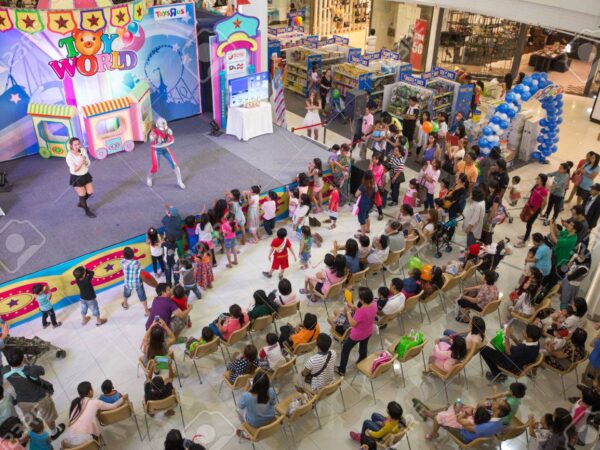 BANGKOK, THAILAND - JAN 5: Activities of the Fashion Island shopping mall. Activities for children called "Toy world" with many toys sold on Sunday, January 5, 2014 in Bangkok, Thailand.